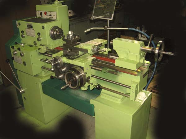 Загальний вигляд універсального токарно-гвинторізного верстата 1У61